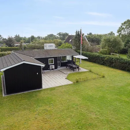 Lovely Summer House In Oster Hurup *