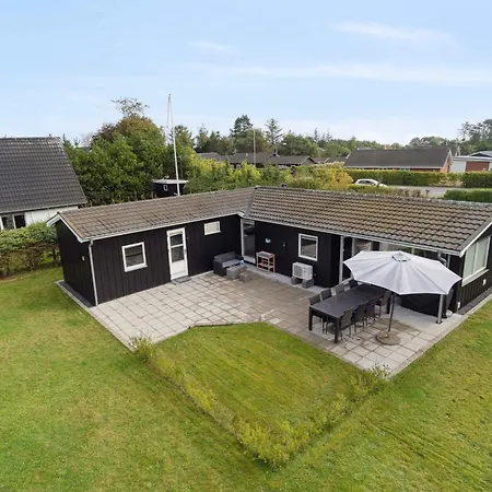 Vakantiehuis Lovely Summer House In Oster Hurup *